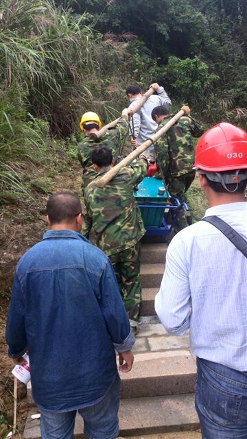 諸暨市高速公路邊坡巖石靜態(tài)爆破開裂機(jī)