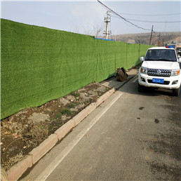 新疆草坪圍擋質(zhì)優(yōu)價低，新疆市區(qū)主要路段圍擋高度